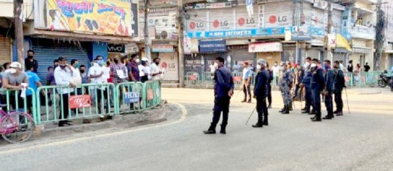 pradarshan-2-768x335 वीरगञ्जका व्यवसायीहरु लकडाउन खोल्नु पर्ने माग गर्दै सडकमा उत्रिएका छन्