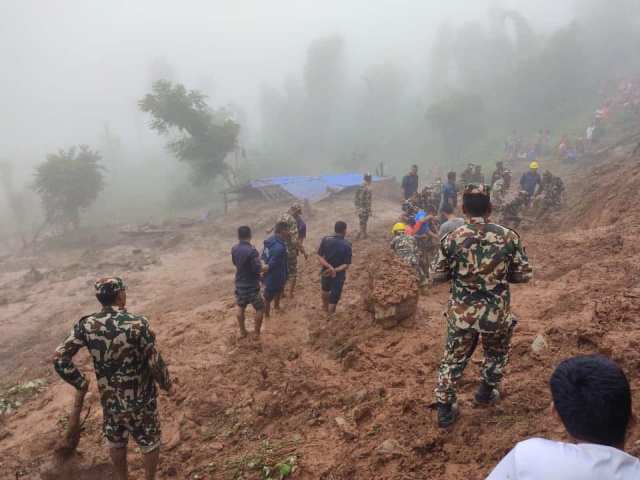 दाङमा पहिरोमा पुरिएर आमा-छोरीको मृत्यु