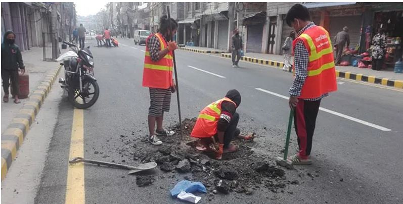 वर्षायाममा सडक खन्न रोक