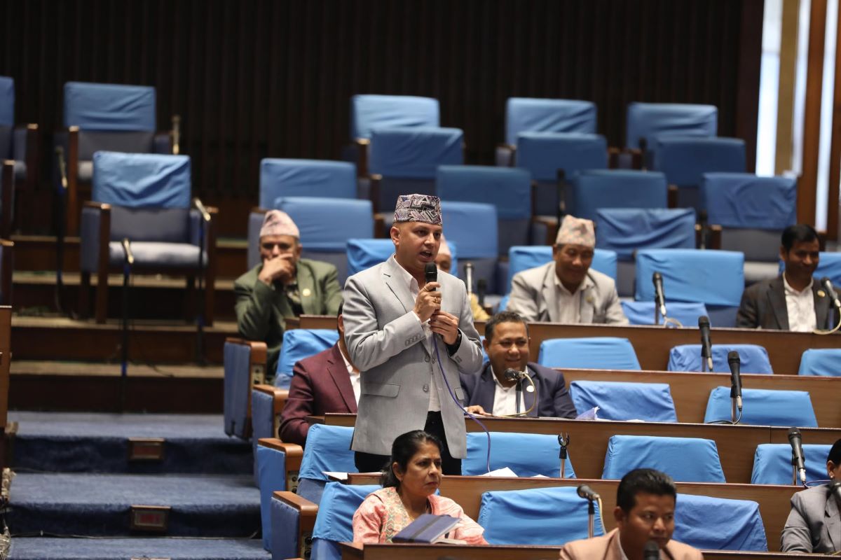 रास्वपाका सांसद मनिष झा भन्छन ” आफ्नो आयुको भन्दा सरकारले उपलब्धिहरूको चर्चा गरोस्”