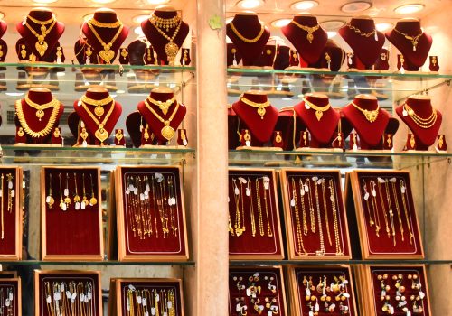 सुनको मूल्य तोलामा ५ हजार रुपैयाँ बढ्यो