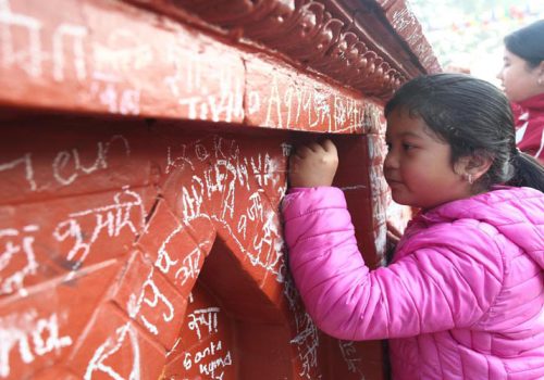 सरस्वती पूजामा अक्षरारम्भ संस्कार