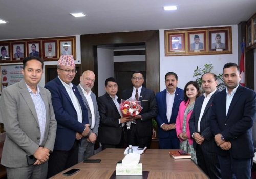 निजी क्षेत्रलाई ढुक्क भएर लगानी विस्तार गर्न अर्थमन्त्री वाग्लेकाे आग्रह